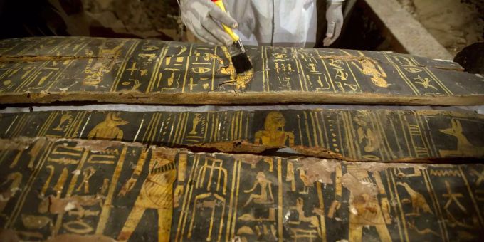 Archäologischer Fund - Antike Grabkammern mit Mumien entdeckt