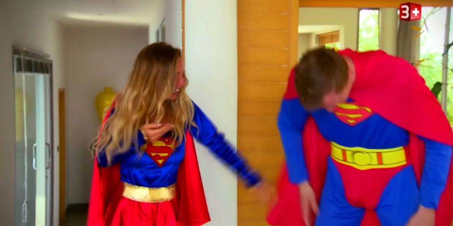 Thomas' Superman-Kostüm ist mehr Pijama als Muskelanzug.