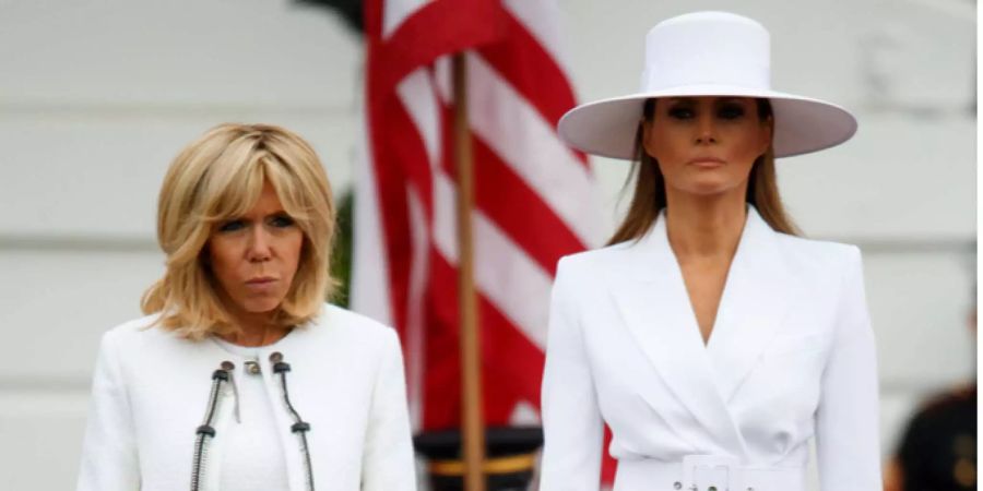 Brigitte Macron (links) ist schockiert über den eingeschränkten Alltag von Melania Trump.