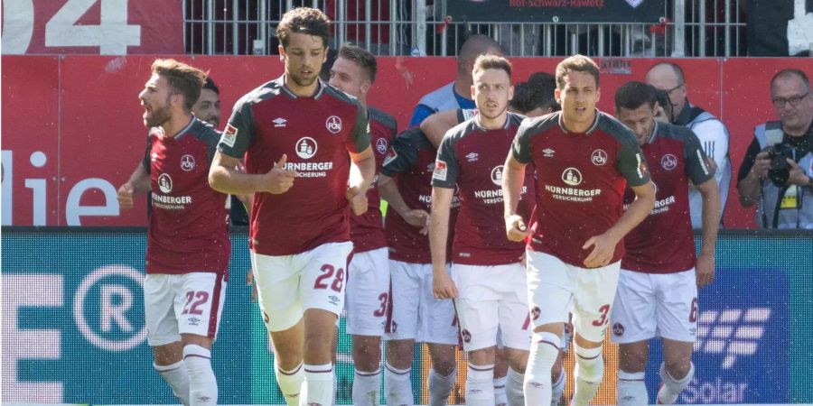 1. FC Nürnberg: Von den neun Meisterschaften fiel nur eine in die Bundesligazeit: 1968. Ein Jahr später stiegen die Franken ab – bis heute einmalig in der Bundesliga-Geschichte. Rekordhalter ist der FCN mit acht Erstliga-Abstiegen und nun auch acht Aufstiegen.