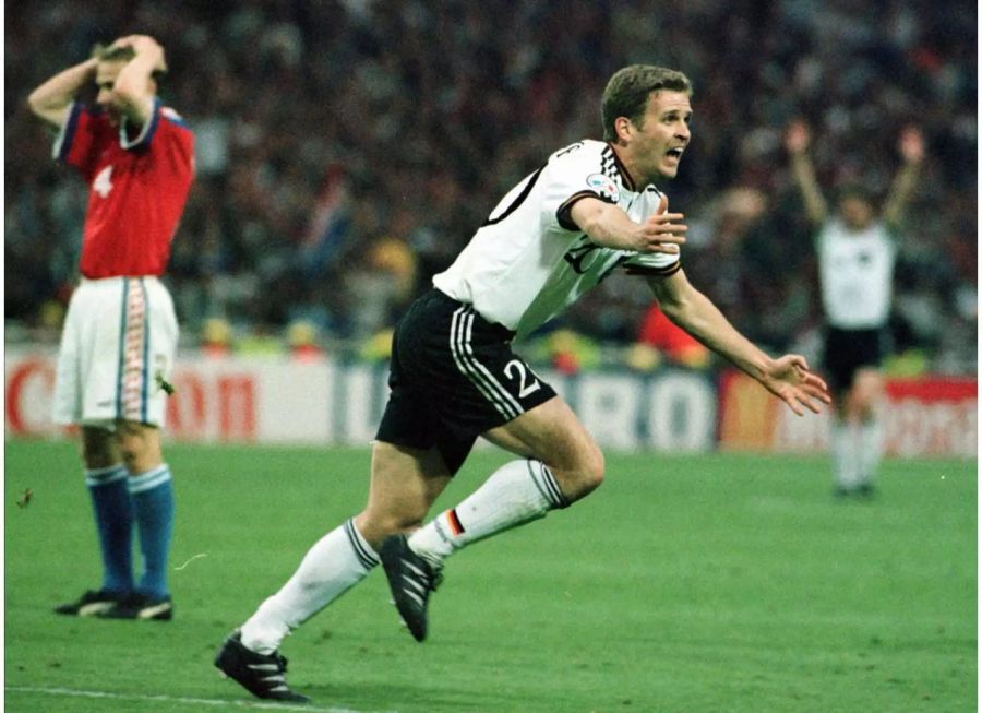 Mit dem ersten Golden Goal der Geschichte entscheidet Oliver Bierhoff den EM-Final für Deutschland.