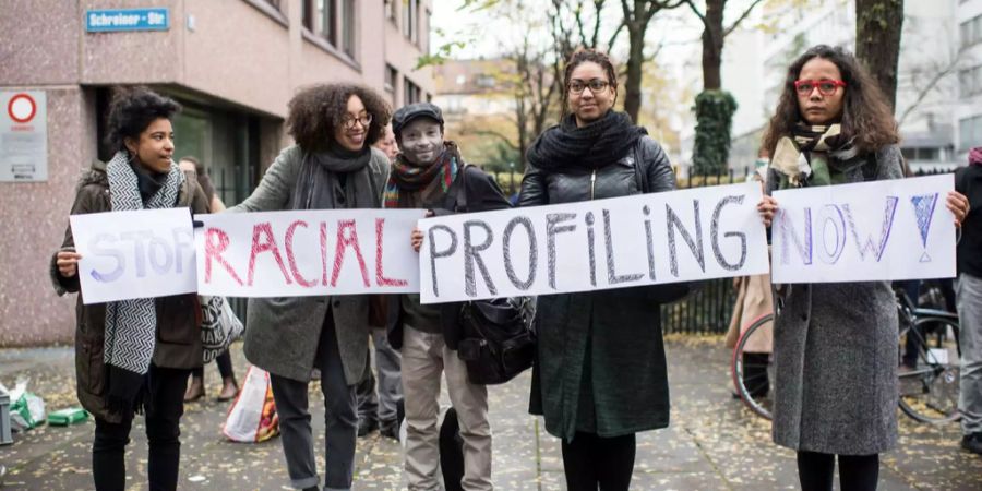 Die «Allianz gegen Racial Profiling»  stellt den Fall als Beispiel für ein institutionell «rassistisches Polizei- und Justizsystem» dar.