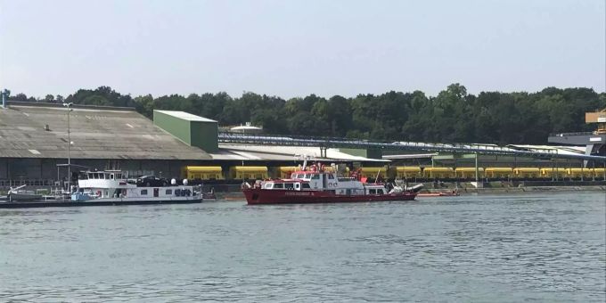 Bei einem mit Dieselöl beladenen Motortankschiff wurde ein geringer Wassereintritt festgestellt. Bei einem mit Dieselöl beladenen Motortankschiff wurde ein geringer Wassereintritt festgestellt.