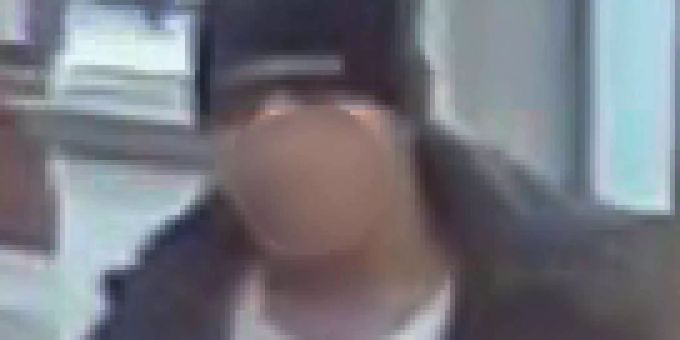 Die Schaffhauser Polizei veröffentlicht Bilder vom Tatverdächtigen. Die Schaffhauser Polizei veröffentlicht Bilder vom Tatverdächtigen.
