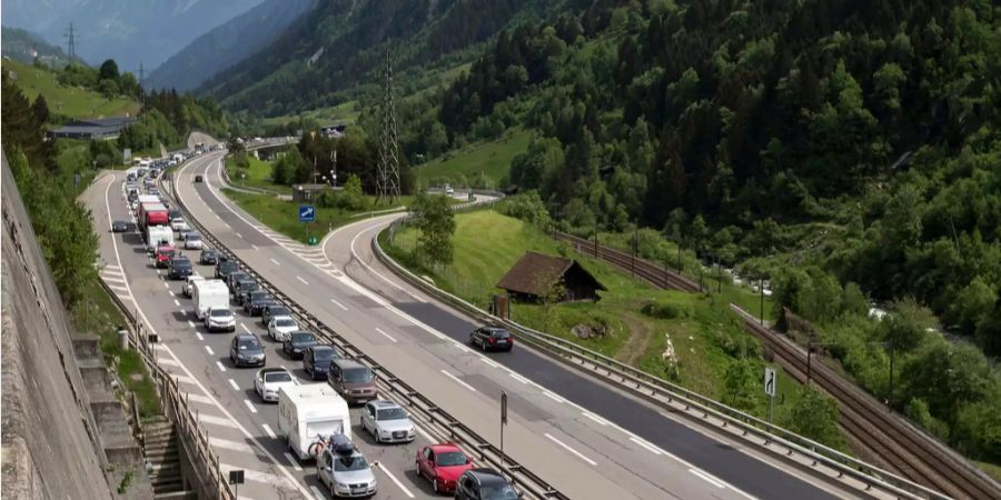 Der Stau hat sich um 20 Uhr noch immer nicht aufgelöst.