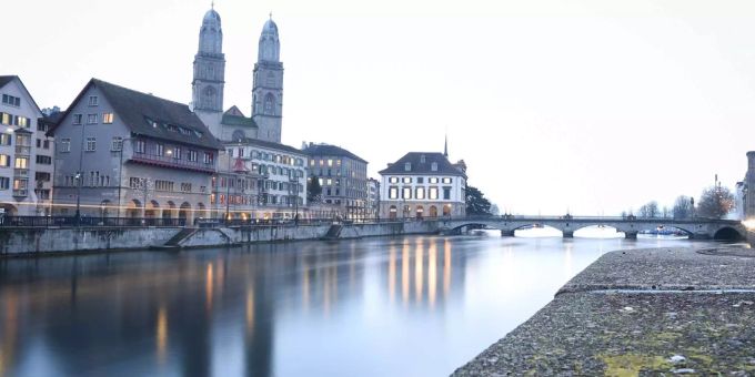 Meteorologen warnen vor steigenden Wasserspiegeln. hochwasser