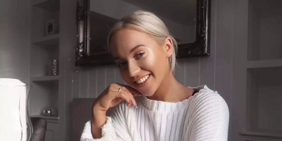 Elle Darby (22) berichtet über Themengebiete wie Beauty, Lifestyle und Reisen.