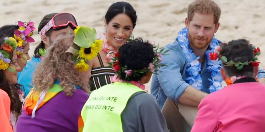 Prinz Harry und seine Frau Meghan im Gespräch mit Vertretern der Gruppe OneWave.