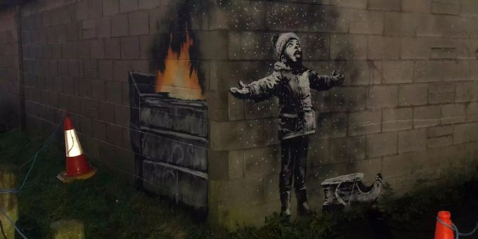 Ein Graffiti des Künstlers Banksy ist an der Wand einer Garage zu sehen. (Archivbild) Künstler Banksy