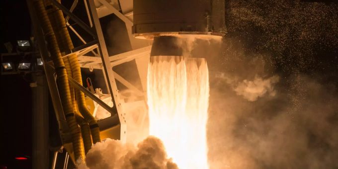 Eine Antares-Rakete mit dem unbemannten Raumfrachter «Cygnus» für die Internationale Raumstation ISS an Bord hebt ab. Eine Antares-Rakete mit dem unbemannten Raumfrachter «Cygnus» für die Internationale Raumstation ISS an Bord hebt ab.
