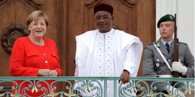 Angela Merker begrüsst den Präsidenten des Niger, Mahamadou Issoufou, zu einem Staatsbesuch. Angela Merker begrüsst den Präsidenten des Niger, Mahamadou Issoufou, zu einem Staatsbesuch.