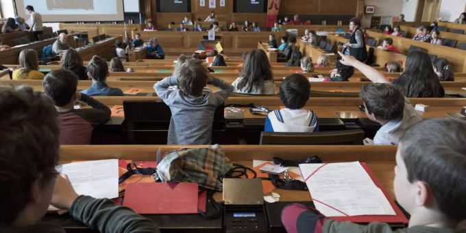 Kinder an der Sitzung des Kinderparlamentes im Mai 2014 - Keystone Kinder an der Sitzung des Kinderparlamentes im Mai 2014 - Keystone