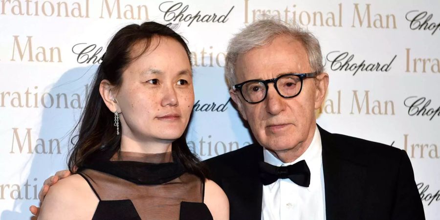 Regisseur Woody Allen (r.) und seine Frau Soon Yi Previn kommen zur Party für den Film "Irrational Man" anlässlich der 68. Filmfestspiele in Cannes.