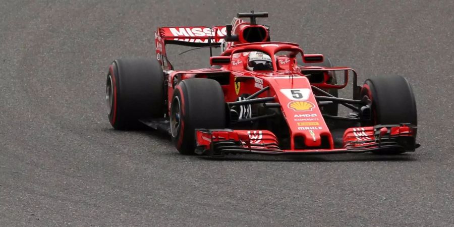 Sebastian Vettel vom Team Scuderia Ferrari in Suzuka auf der Strecke beim Training.