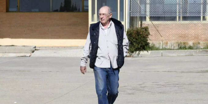 Der ehemalige Bankia-Präsident und IWF-Direktor Rodrigo Rato kommt beim Gefängnis in Soto del Real (S) an. Der ehemalige Bankia-Präsident und IWF-Direktor Rodrigo Rato kommt beim Gefängnis in Soto del Real (S) an.