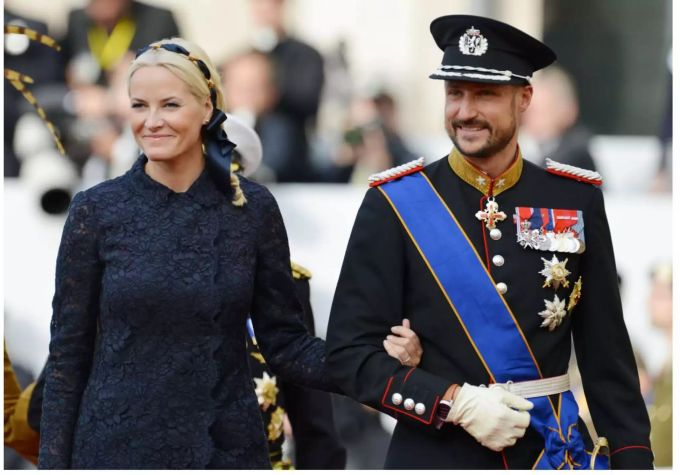 Kronprinzessin Mette-Marit und Kronprinz Haakon. k