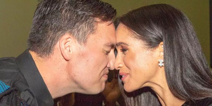 Erster Solo-Auftritt - Meghan Markle kuschelt - aber nicht mit Harry