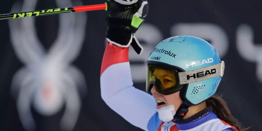 Wendy Holdener im Ziel beim Riesenslalom von Killington (USA).