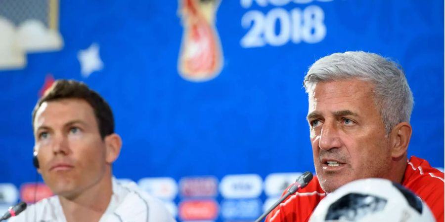 Vladimir Petkovic und Stephan Lichtsteiner an der letzten Pressekonferenz vor dem Brasilien-Spiel.