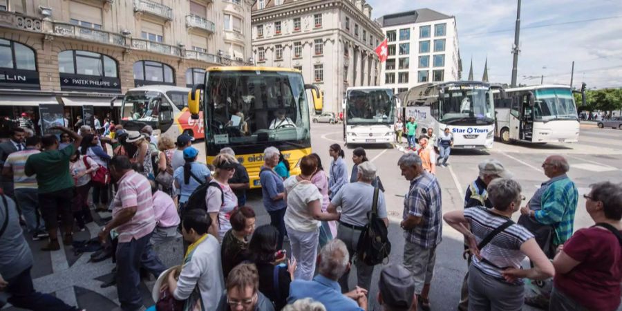 Der Schwanenplatz ist wenige Schritte von der Kapellbrücke entfernt, dem Ziel der meisten Touristen.