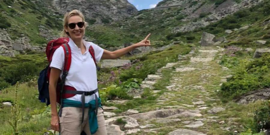 Alice Weidel am Wandern – ziemlich sicher auf dem Gotthard.