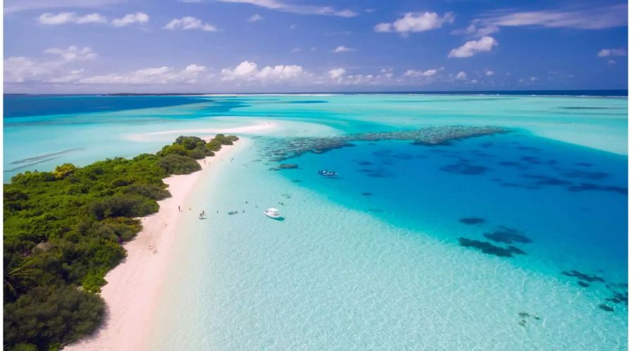 Ein Strand auf den Malediven.