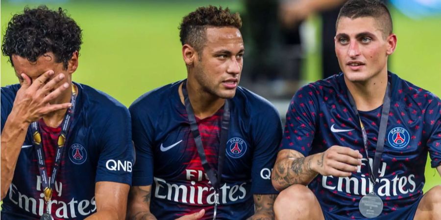 Neymar (Mitte) und Marco Verratti (rechts) beim Gewinn des französischen Fussball-Supercups «Trophee Des Champions» am 4. August in China.