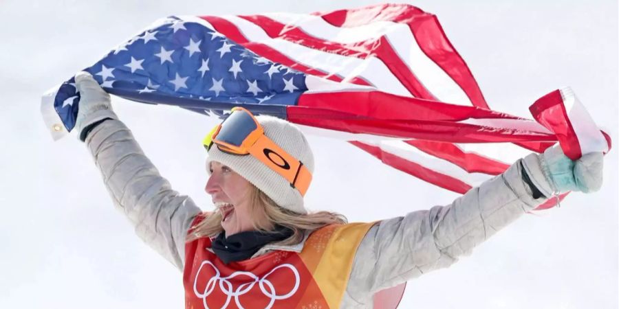 Jamie Anderson gewinnt als erste Frau zweimal ein Olympia-Rennen der Snowboarder.