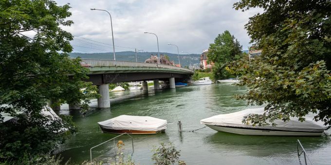 Brücke über den Nidau-Büren Kanal in Nidau. Brücke über den Nidau-Büren Kanal in Nidau.
