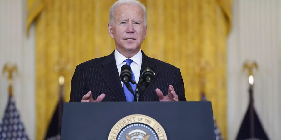 Joe Biden spricht während einer Veranstaltung im East Room des Weissen Hauses. Foto: Evan Vucci/AP/dpa