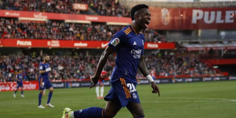 Real Madrids Vinicius Junior feiert das 3:1 für seine Mannschaft. Foto: Fermin Rodriguez/AP/dpa