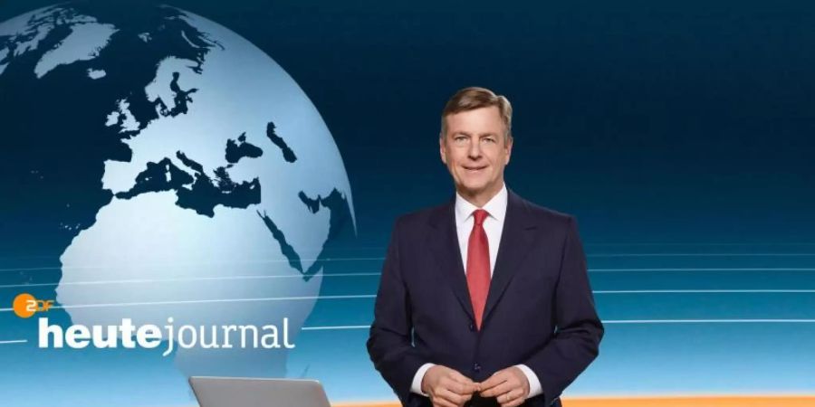 Claus Kleber im Studio vom ZDF-«heute-journals». Foto: Klaus Weddig/ZDF/dpa