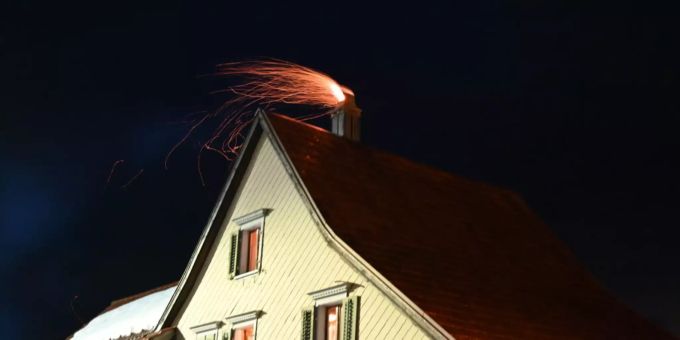 Die ausgerückte Feuerwehr brachte den Brand rasch unter Kontrolle. Brand