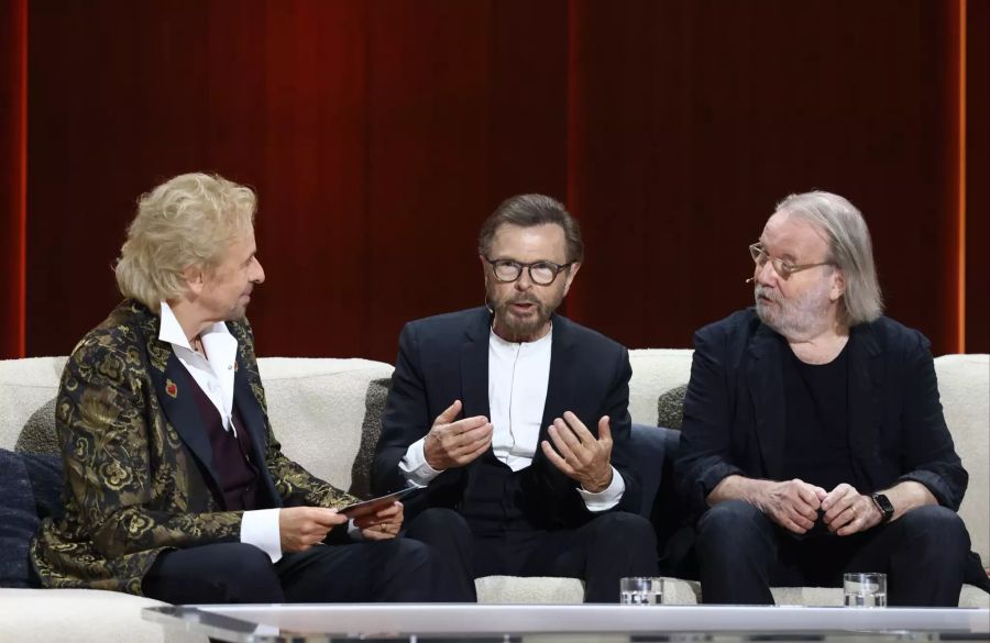 Thomas Gottschalk mit Björn Ulvaeus (M) und Benny Andersson (r) von Abba.