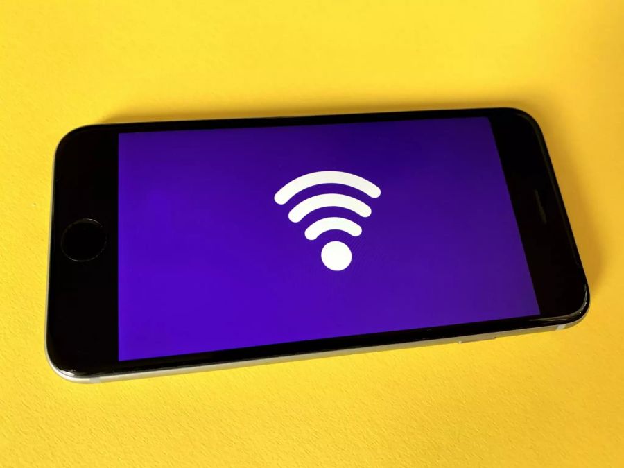 Smartphone mit WLAN-Verbindung.