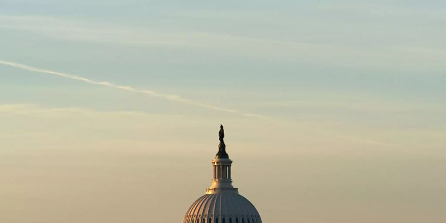 Das Kapitol bei Sonnenaufgang. Foto: Jose Luis Magana/AP/dpa