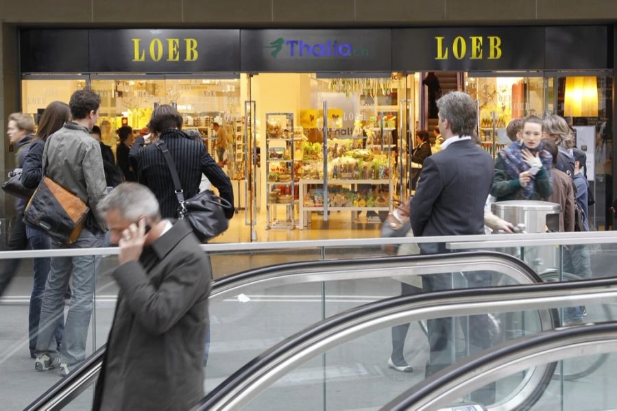 Bei Loeb in Bern sind aktuell Taschen oder Wohnartikel stärker gefragt als Winterkleider.