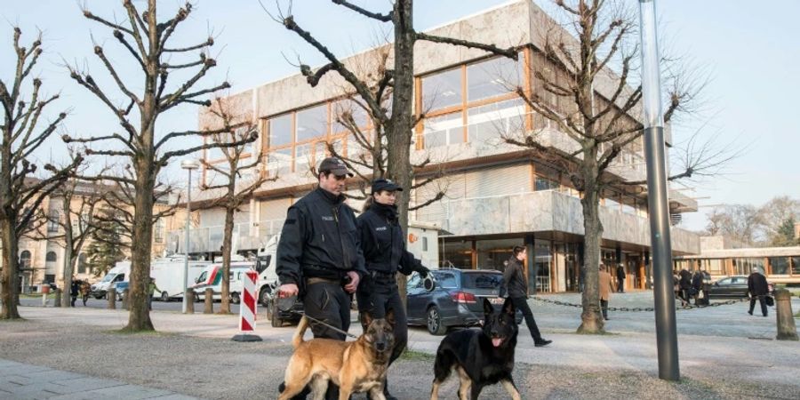 Polizisten vor Bundesverfassungsgericht