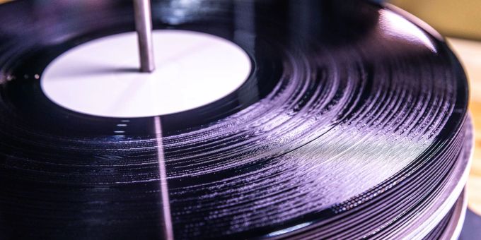 Das Interesse an Vinylschallplatten ist in den letzten Jahren gestiegen. Das Interesse an Vinylschallplatten ist in den letzten Jahren gestiegen.