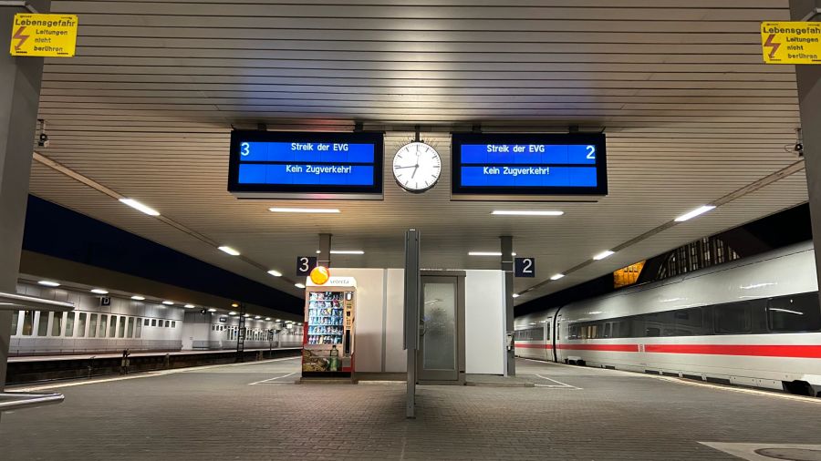 Wegen des Streiks verkehren bis auf einige S-Bahnen keine Züge am Badischen Bahnhof.