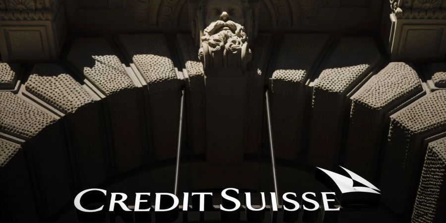 Das Logo der Bank am Hauptsitz der Credit Suisse: Die Aktien der Schweizer Bank haben ein Rekordtief erreicht.