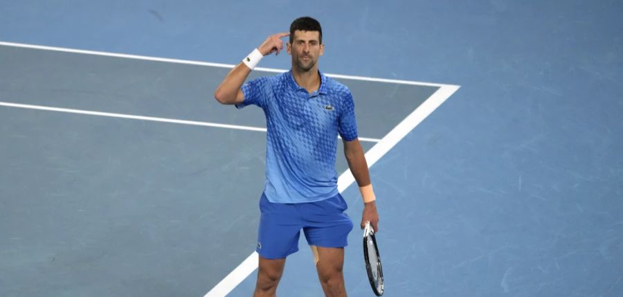 Novak Djokovic macht die Geste ebenfalls öfters.