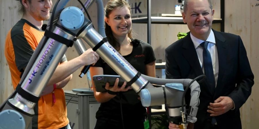 Scholz bei Handwerksmesse in München