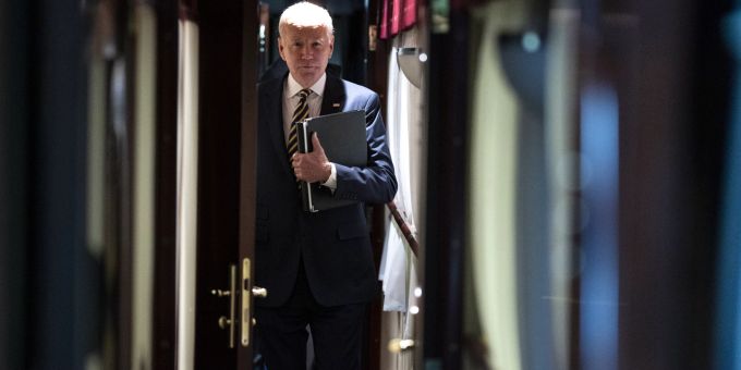 US-Präsident Joe Biden im Zug von Polen nach Kiew. (AP Photo/Evan Vucci, Pool) Biden US Ukraine