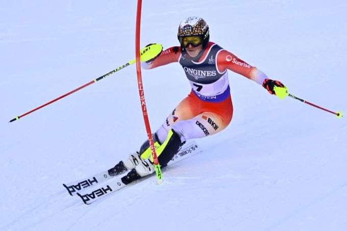 Wendy Holdener fährt in der Kombination zum Auftakt der Ski-WM zu Silber. Danach folgen drei Rennen ohne Schweizer Podestplätze. Ski-WM