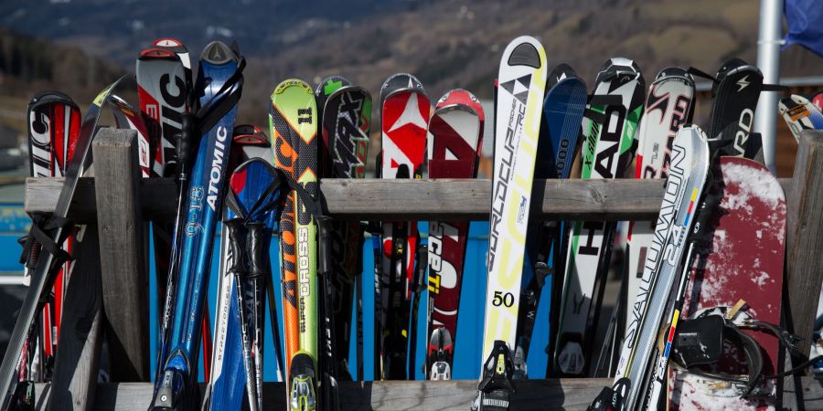 Ski Ausrüstung Bretter Bindungen