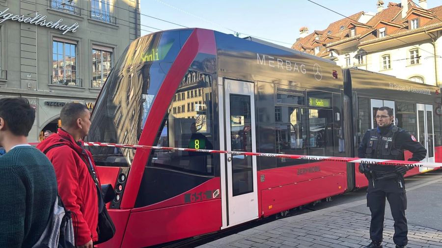 Wegen des Einsatzes wurde der öffentliche Verkehr umgeleitet.