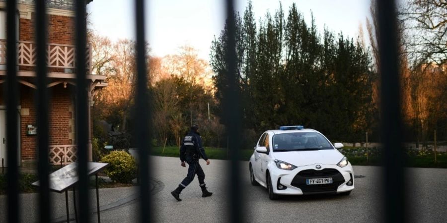 Polizeiauto im Park