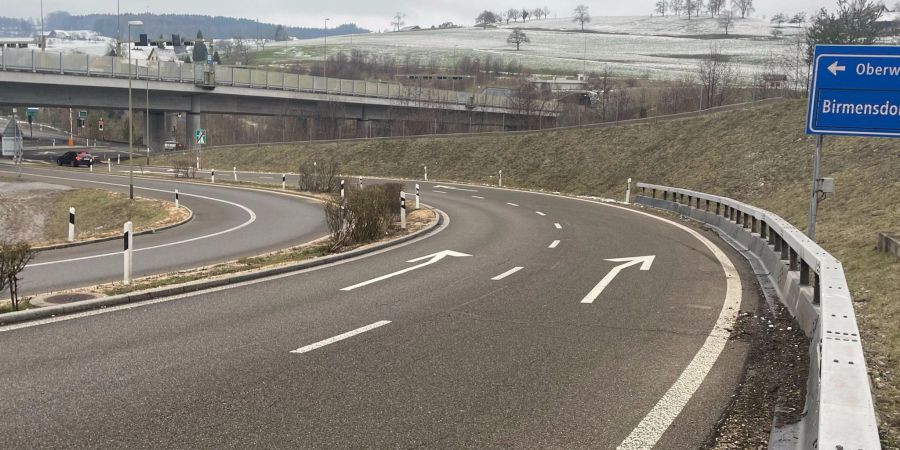 Unfallstelle in der Autobahnausfahrt Birmensdorf