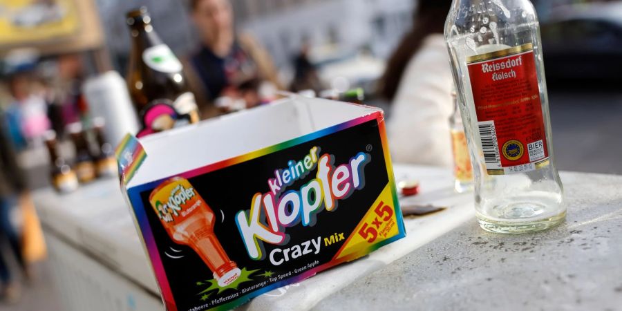Alkohol und Karneval gehen meist Hand in Hand. Aber Achtung: Nicht jede Versicherung schützt bei Promille im Blut.